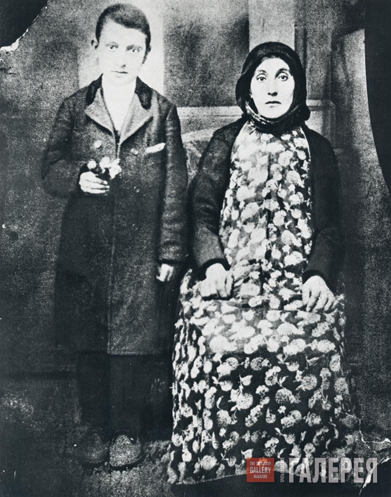 Gorky and his mother Van city, Turkish Armenia. 1912