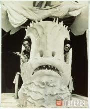 Salvador Dalí and Gala in the ticket office of the “Dream of Venus“ pavilion at the New York World Fair of 1939 Salvador Dalí and Gala in the ticket office of the “Dream of Venus“ pavilion