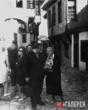 Yekaterina Belashova with the Latvian painter Boris Berzin in Bulgaria Yekaterina Belashova with the Latvian painter Boris Berzin in Bulgaria