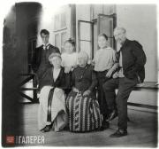 Boris, Rosalia Isidorovna, Lydia, Josephine and Leonid Osipovich Pasternak with Berta Samoilovna Kaufmann Boris, Rosalia Isidorovna, Lydia, Josephine and Leonid Osipovich Pasternak