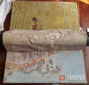 Separation of two-thirds of the upper paint layer with its rolling onto a drum Separation of two-thirds of the upper paint layer with its rolling onto a drum