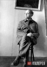 Р.Р. Фальк на выставке своих картин в квартире С.Т. Рихтера