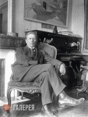 Constantin Kousnetzoff at the family home on the Boulevard du Montparnasse. Late 1920s. Paris Constantin Kousnetzoff at the family home on the Boulevard du Montparnasse. Late