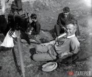 BORIS KOSAREV WITH MEMBERS OF THE CREW FILMING “EARTH” BORIS KOSAREV WITH MEMBERS OF THE CREW FILMING “EARTH”