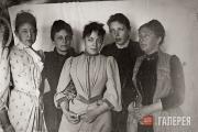 Zinaida Yakunchikova with her daughters Zinaida Yakunchikova with her daughters