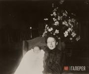 Maria Yakunchikova-Weber with her son Stepan by a Christmas tree