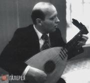 Mikhail Verkholantsev playing the lute. 1980 Mikhail Verkholantsev playing the lute. 1980