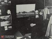 Nikolai Meshcherin in his studio at Dugino. 1900s