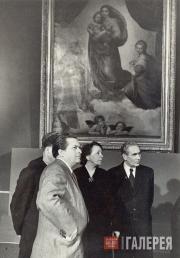 Pavel Korin in front of Raphael’s Sistine Madonna Pavel Korin in front of Raphael’s Sistine Madonna