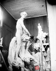 THE ABEL MONUMENT DURING MODELING. 1905 THE ABEL MONUMENT DURING MODELING. 1905