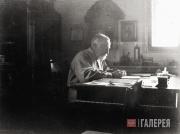 В.Д. Поленов в кабинете мастерской Аббатство. 1910-е В.Д. Поленов в кабинете мастерской Аббатство. 1910-е