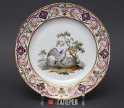 Plate from a dinner service with bird images Plate from a dinner service with bird images
