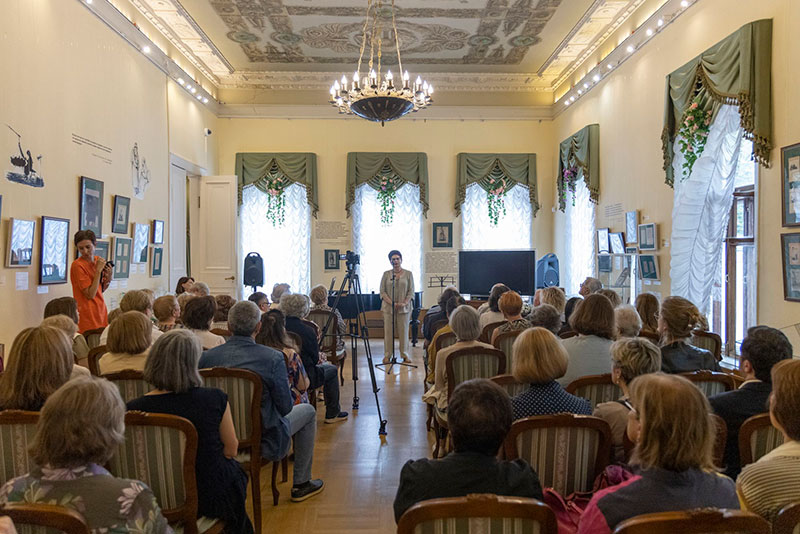 Состоялась презентация альбома «Сестры Шанкс» в Государственном музее Л.Н. Толстого