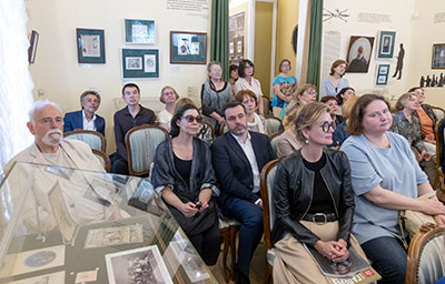 Состоялась презентация альбома «Сестры Шанкс» в Государственном музее Л.Н. Толстого